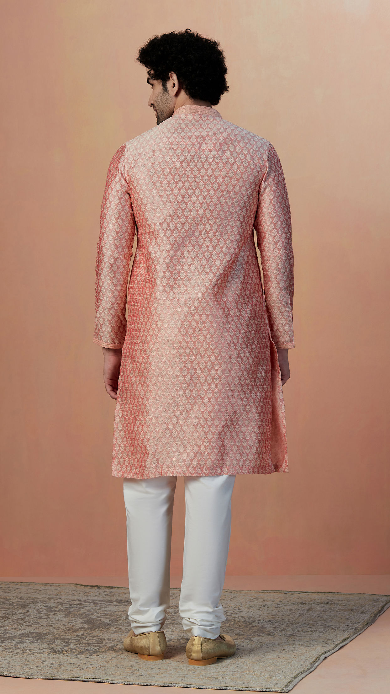 alt message - Manyavar Men Pink Self Design Kurta Pajama image number 3